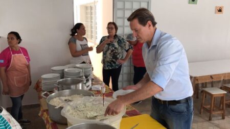 Secretaria de Assistência Social de Itararé (SP) promove almoço de Páscoa Secretaria de Assistência Social de Itararé (SP) promove almoço de Páscoa