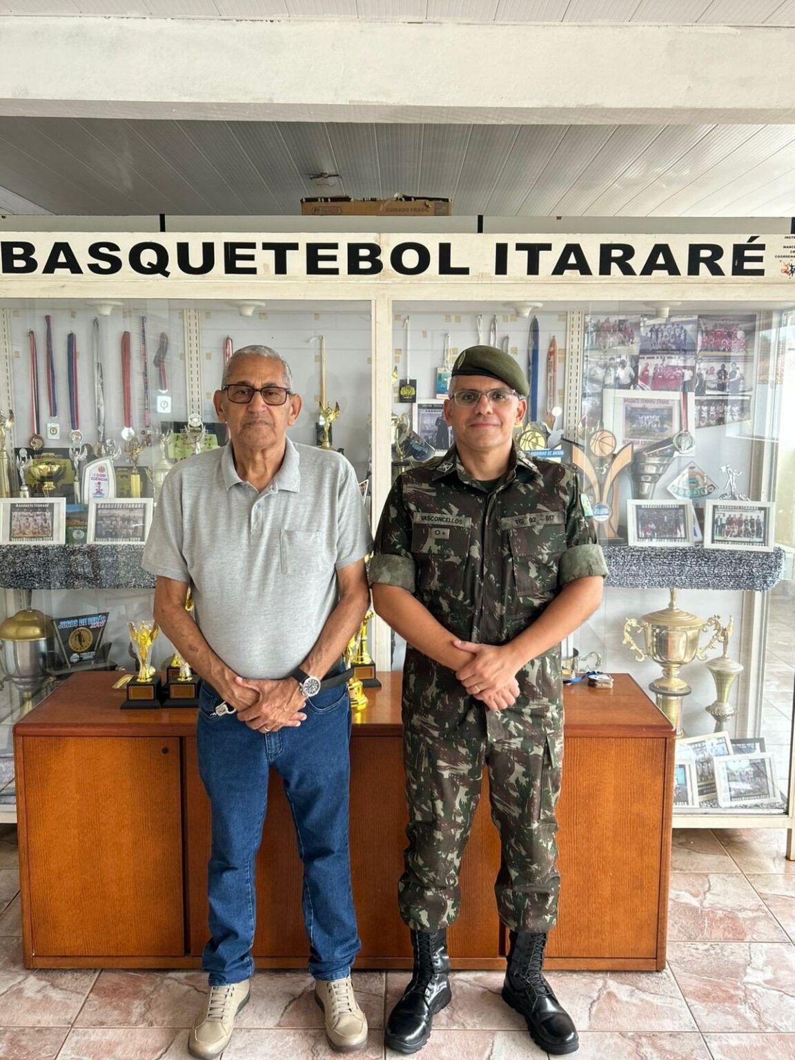 Secretaria de Esporte e Lazer recebe Sargento Vasconcellos e fortalece parceria com o Tiro de Guerra em Itararé (SP) Secretaria de Esporte e Lazer recebe Sargento Vasconcellos e fortalece parceria com o Tiro de Guerra em Itararé (SP)