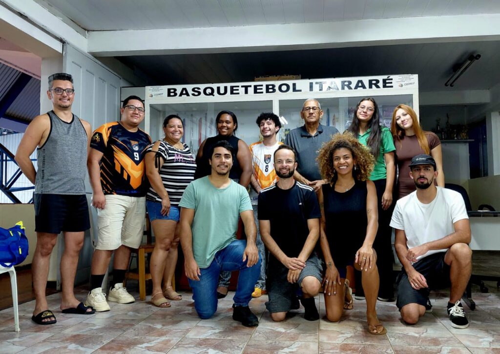 Secretaria de Esportes e Lazer reúne equipes de vôlei para organização de horários e planejamento de ações em Itararé (SP) Secretaria de Esportes e Lazer reúne equipes de vôlei para organização de horários e planejamento de ações em Itararé (SP)