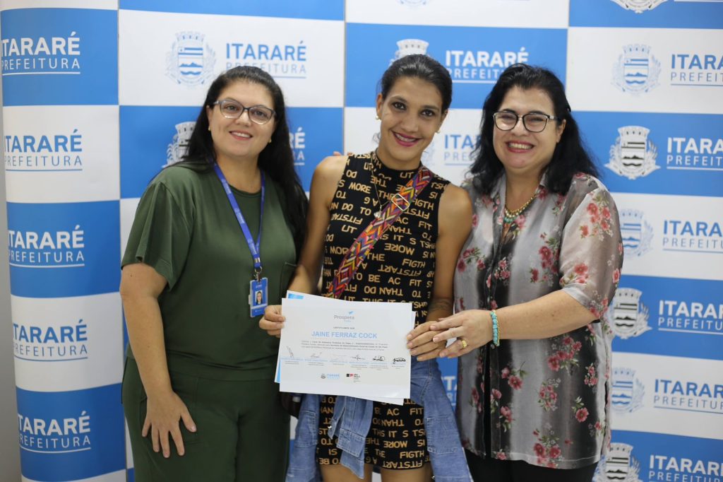 Secretaria Municipal de Desenvolvimento Social realiza formatura da terceira etapa do Prospera Família