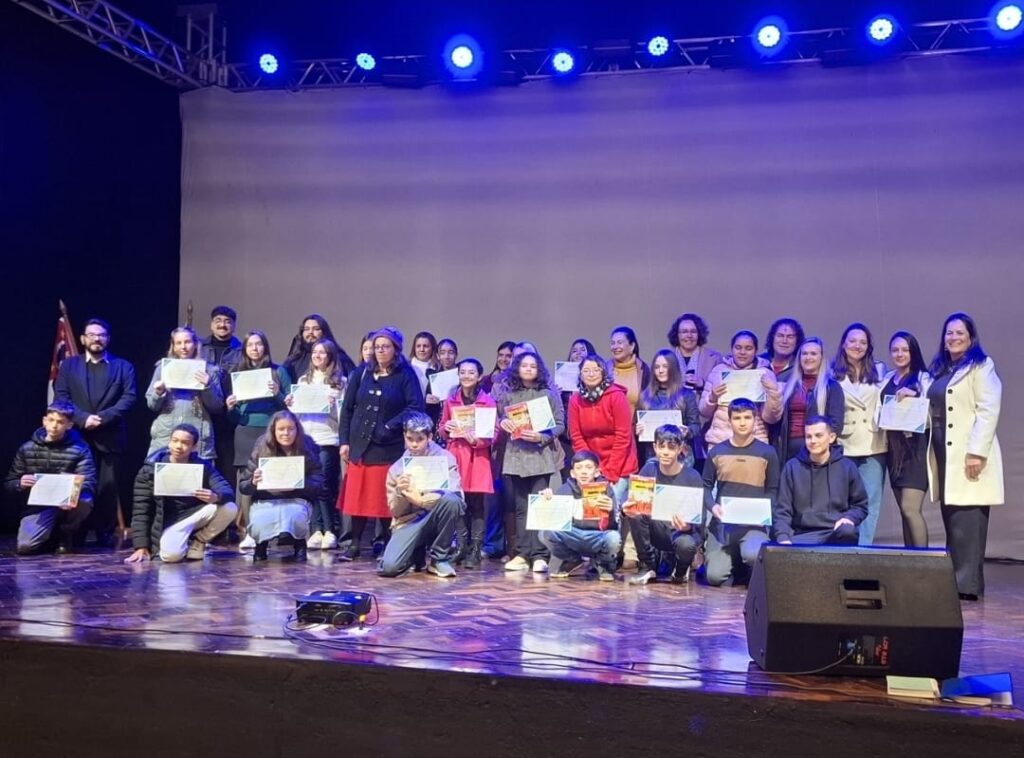 Teatro Sylvio Machado recebe cerimônia dos finalistas do Concurso de Redação Matheus Martins Lopes dos Santos
