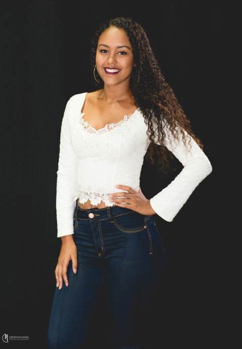 Isadora Ribeiro dos Santos, 21 anos