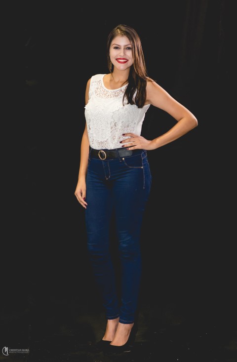 Maria Izabela Correa Simão, 22 anos