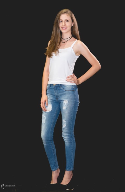 Stephanie Giovana Raine Porani, 18 anos