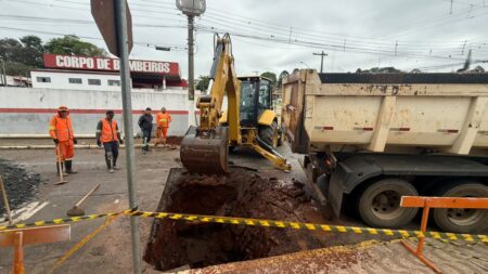 Prefeitura inicia reparos em ruas afetadas pelas chuvas