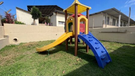 Prefeitura de Itararé entrega parquinho revitalizado na Escola Maria Aparecida Brigola