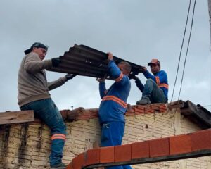 Prefeitura de Itararé já substituiu telhas de mais de 500 casas atingidas pela tempestade